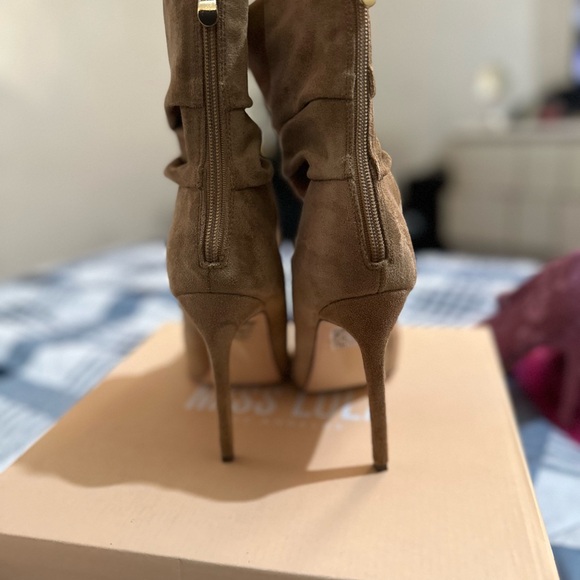 Boots - Picture 4 of 5